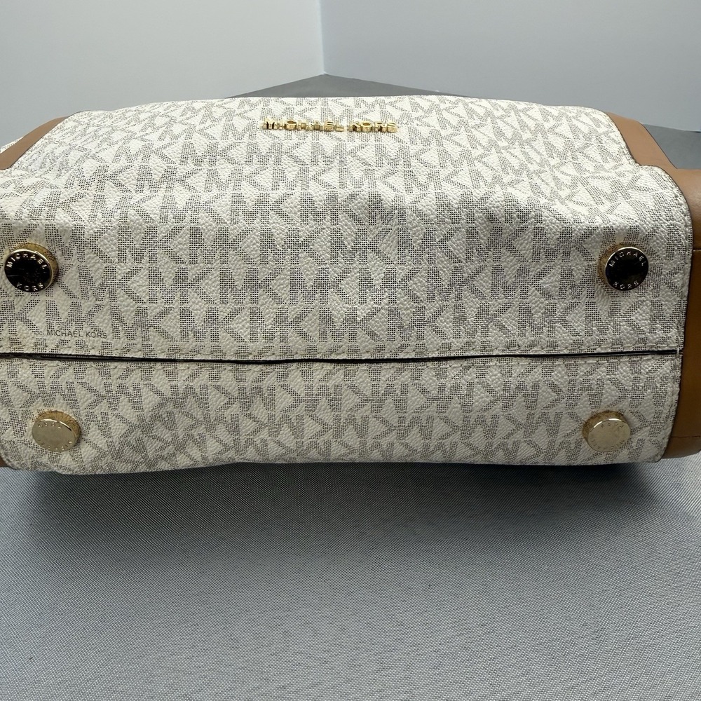 Michael Michael Kors Newbury Chain Shoulder Bag Vinilla Acorn  EUC - Picture 4 of 15